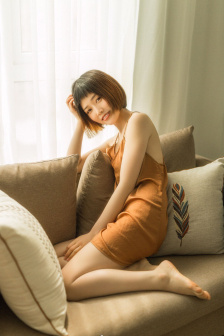 《年轻女教师》在线播放